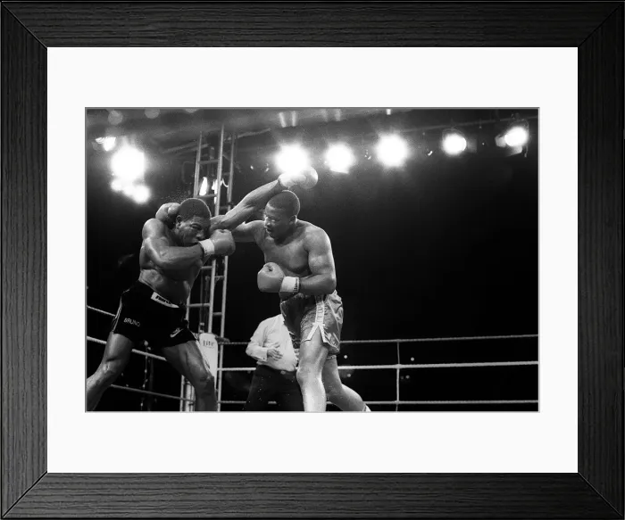 Framed Print : Frank Bruno v Tim Witherspoon in world heavyweight 1986 title in London Framed Print : Frank Bruno v Tim Witherspoon in world heavyweight 1986 title in London