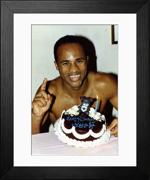 Framed Print : LLoyd Honeyghan Boxing with birthday cake Framed Print : LLoyd Honeyghan Boxing with birthday cake