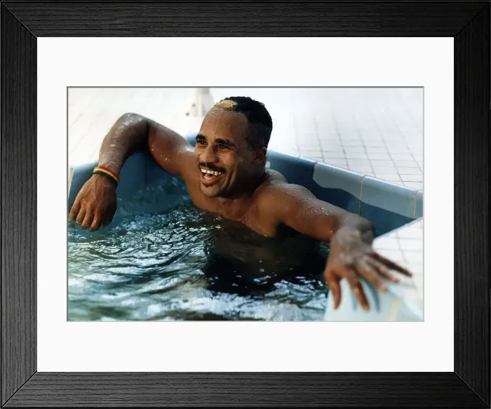 Framed Print : LLoyd Honeyghan Boxing Sitting in swimming pool