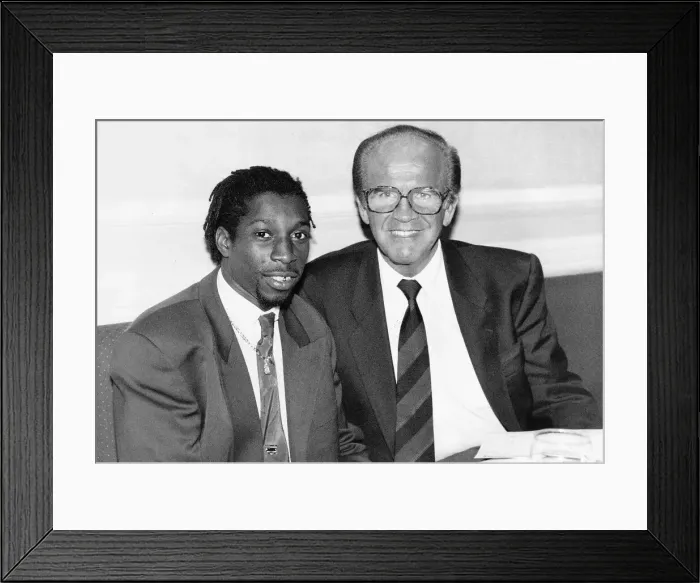 Framed Print : Mickey Duff Boxing manager and Promoter sits with Boxer Pat Barrett at the Stakis Framed Print : Mickey Duff Boxing manager and Promoter sits with Boxer Pat Barrett at the Stakis