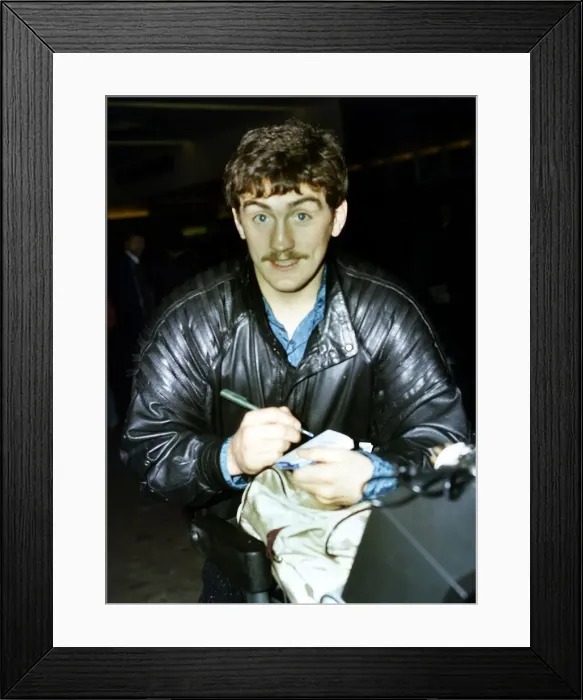 Framed Print : Barry McGuigan boxer Framed Print : Barry McGuigan boxer