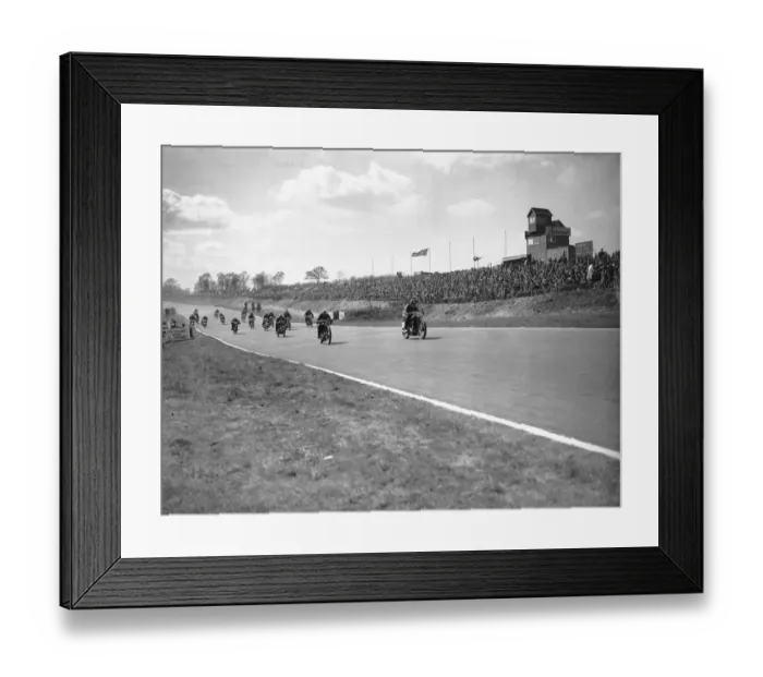 Framed Print : Motorcycle racing on the newly lengthen track at Brands Hatch, Kent Framed Print : Motorcycle racing on the newly lengthen track at Brands Hatch, Kent