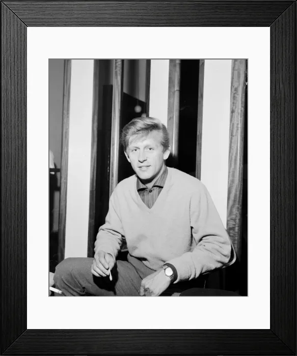 Framed Print : Pop singer Johnny Leyton enjoys a drink and a cigarette with friends Framed Print : Pop singer Johnny Leyton enjoys a drink and a cigarette with friends