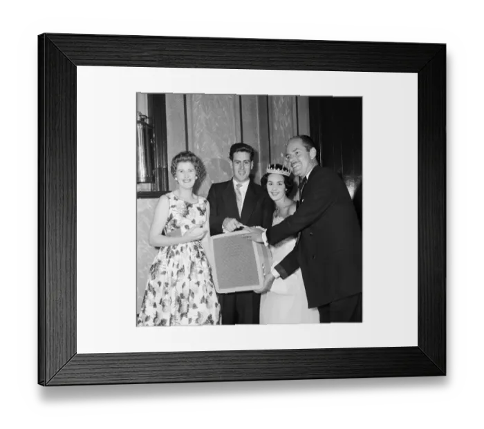Framed Print : Maurice Hume and Maureen Sutton, aged 20 from Darlington