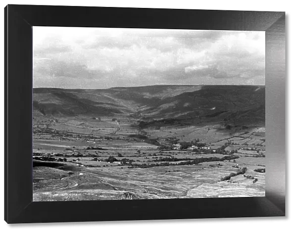 Vale of Edale and the hamlet of Barber Booth seen from Mamtor, Derbyshire