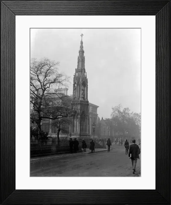 Framed Print : The Martyrs Memorial Oxford November 1922 Framed Print : The Martyrs Memorial Oxford November 1922