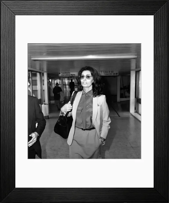 Framed Print : Sophia Loren pictured leaving Heathrow Airport for Antigua to make a film Framed Print : Sophia Loren pictured leaving Heathrow Airport for Antigua to make a film