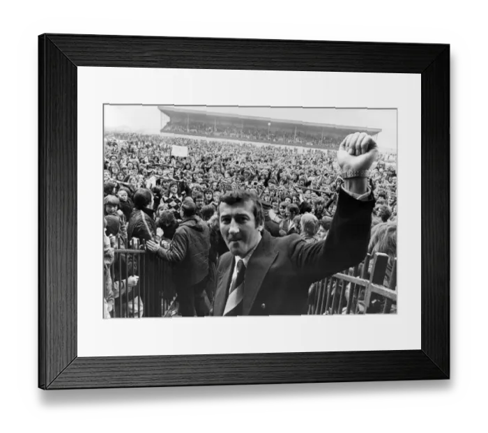 Framed Print : Oldham v Huddersfield. Oldham manager Jimmy Frizzell acknowledges the crowd after