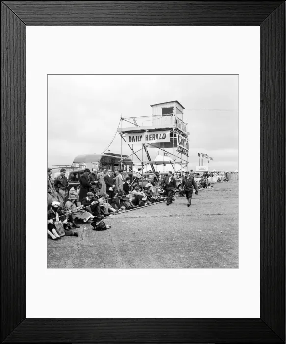 Framed Print : Spectators at the Daily Herald Motor Cycle Racing Championship at Thruxton Framed Print : Spectators at the Daily Herald Motor Cycle Racing Championship at Thruxton