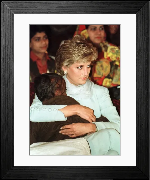 Framed Print : Diana, Princess of Wales cuddles a blind child during a visit to the Shaukat Khanum