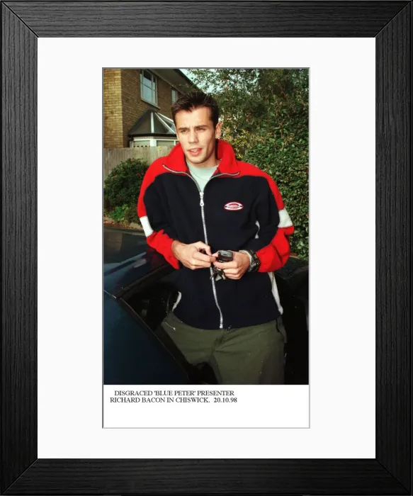 Framed Print : Richard Bacon former Blue Peter TV Presenter October 1998 Pictured outside