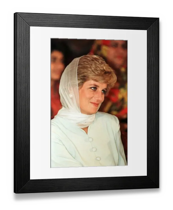 Framed Print : Diana, Princess of Wales, pictured during a visit to the Shaukat Khanum Memorial Hospital