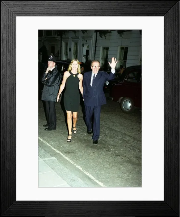 Framed Print : David Frost TV Presenter June 1998 Arriving for a celebrity party at the Ritz hotel Framed Print : David Frost TV Presenter June 1998 Arriving for a celebrity party at the Ritz hotel