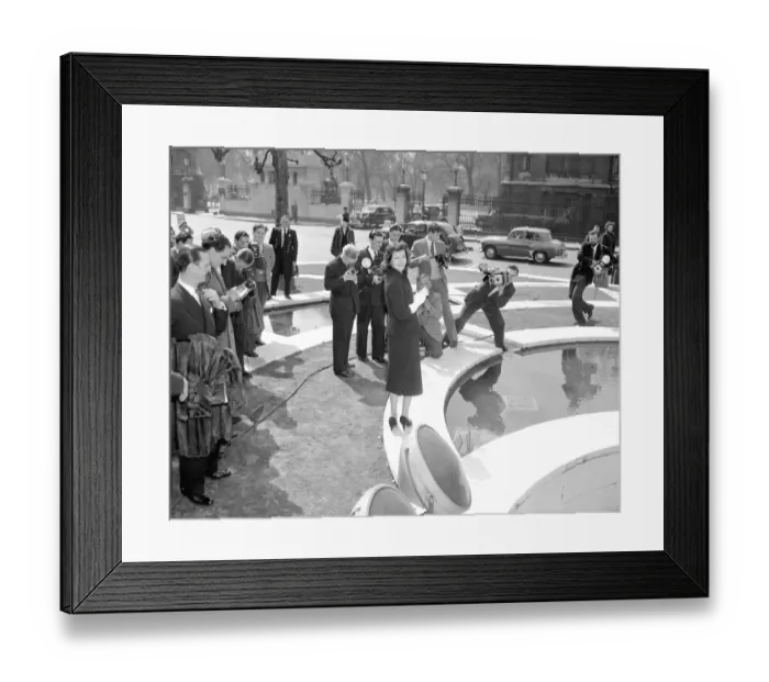 Framed Print : Rita Hayworth in London. Photo shoot press reception April 1956