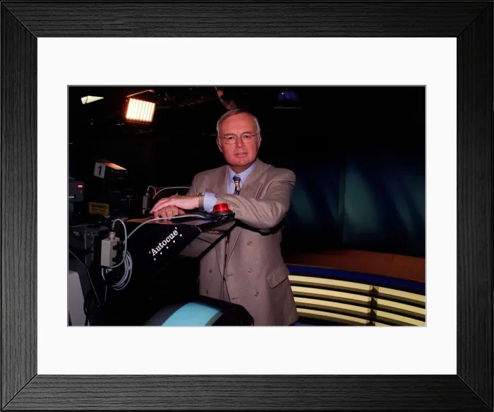 Framed Print : Martyn Lewis Newsreader September 1998 BBC1 Newsreader and TV Presenter A©Mirrorpix Framed Print : Martyn Lewis Newsreader September 1998 BBC1 Newsreader and TV Presenter A©Mirrorpix
