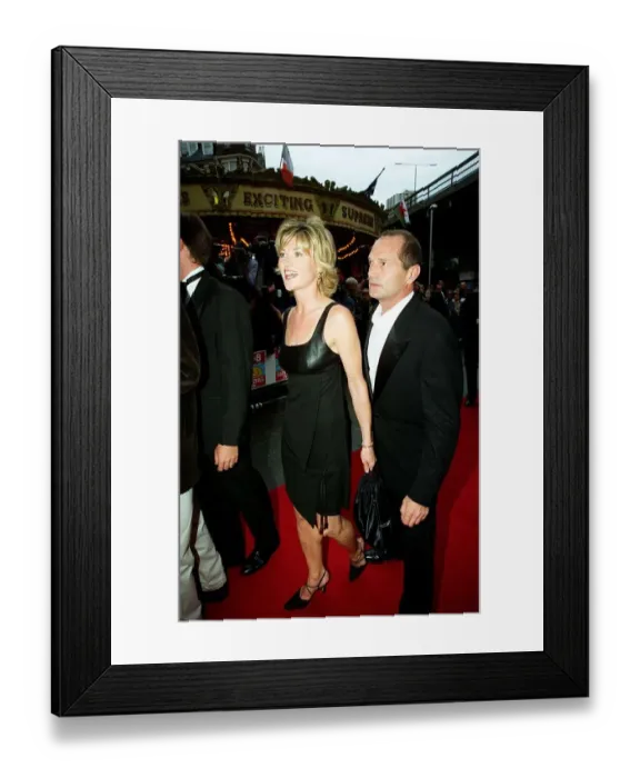 Framed Print : Anthea Turner TV Presenter July 1998 Arriving for the premiere of Doctor Doolittle