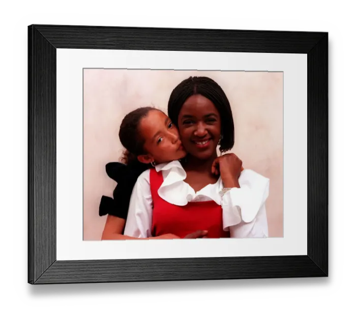 Framed Print : Tv presenter Diane Louise Jordan with niece 1995 A©mirrorpix Framed Print : Tv presenter Diane Louise Jordan with niece 1995 A©mirrorpix