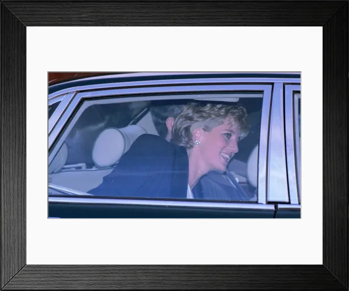 Framed Print : Princess Diana leaves Broadmoor Hospital in Crowthorne, Berkshire after opening