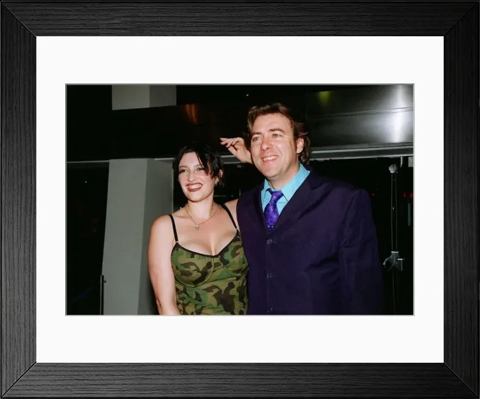 Framed Print : Jonathan Ross TV Presenter September 1998 Arriving for film premiere in London Framed Print : Jonathan Ross TV Presenter September 1998 Arriving for film premiere in London