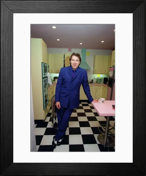 Framed Print : Jonathan Ross TV Presenter September 1998 At home in his kitchen A©mirrorpix Framed Print : Jonathan Ross TV Presenter September 1998 At home in his kitchen A©mirrorpix