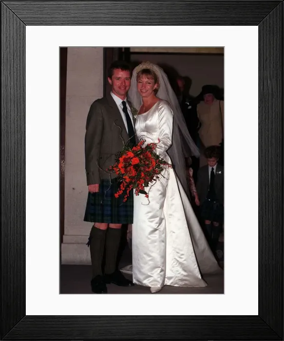 Framed Print : Nicky Campbell TV Presenter December 1997 Outside church with his new bride Tina Ritchie Framed Print : Nicky Campbell TV Presenter December 1997 Outside church with his new bride Tina Ritchie