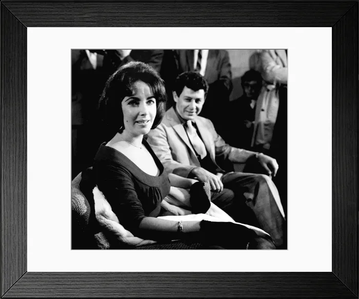 Framed Print : Elizabeth Taylor with Husband Eddie Fisher arrive at London airport. 26th May 1959 Framed Print : Elizabeth Taylor with Husband Eddie Fisher arrive at London airport. 26th May 1959