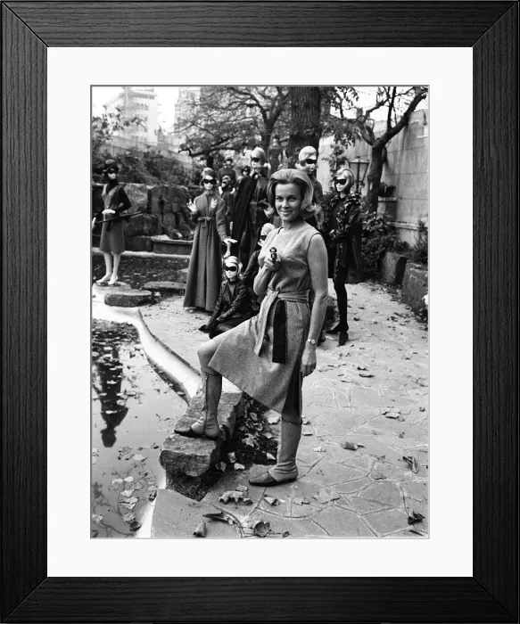Framed Print : TV programme The Avengers Oct 1963 Honor Blackman A©mirrorpix Framed Print : TV programme The Avengers Oct 1963 Honor Blackman A©mirrorpix