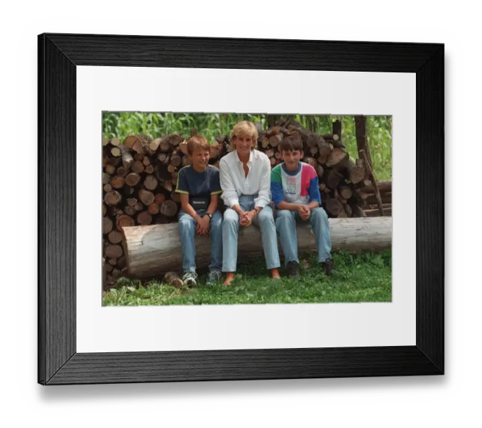 Framed Print : Diana, Princess of Wales makes a three day visit to Bosnia - Herzegovina as part of her