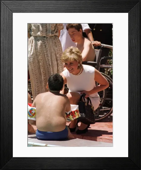 Framed Print : Diana, Princess of Wales on her four day visit to Argentina in her role as goodwill