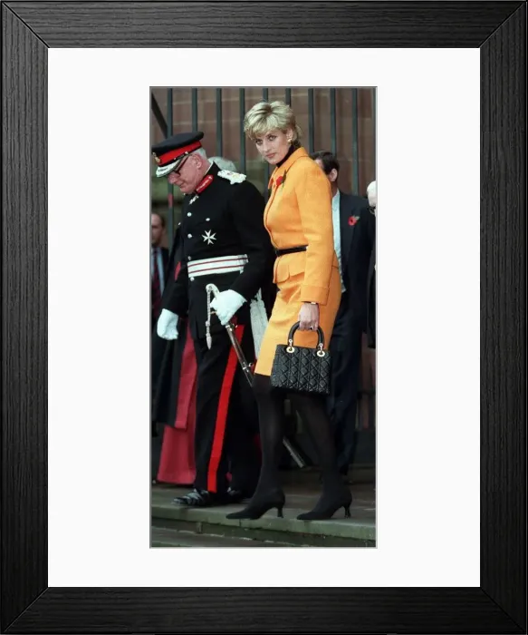 Framed Print : Princess Diana on a visit to the Project Rosemary housing trust scheme in Toxteth