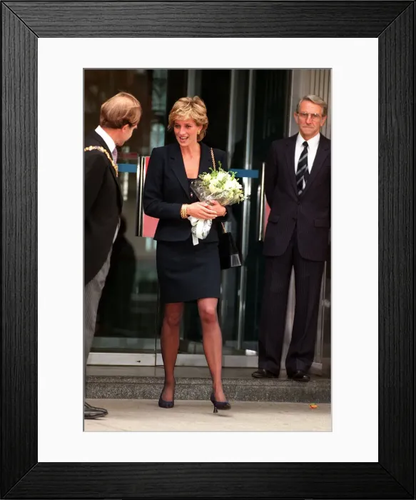 Framed Print : Princess of Wales visits a special unit at Kings College Hospital London set up to help