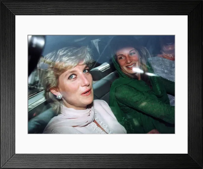 Framed Print : A laughing Princess Diana leaves Lahore Airport in Pakistan with her friend Jemima Khan Framed Print : A laughing Princess Diana leaves Lahore Airport in Pakistan with her friend Jemima Khan