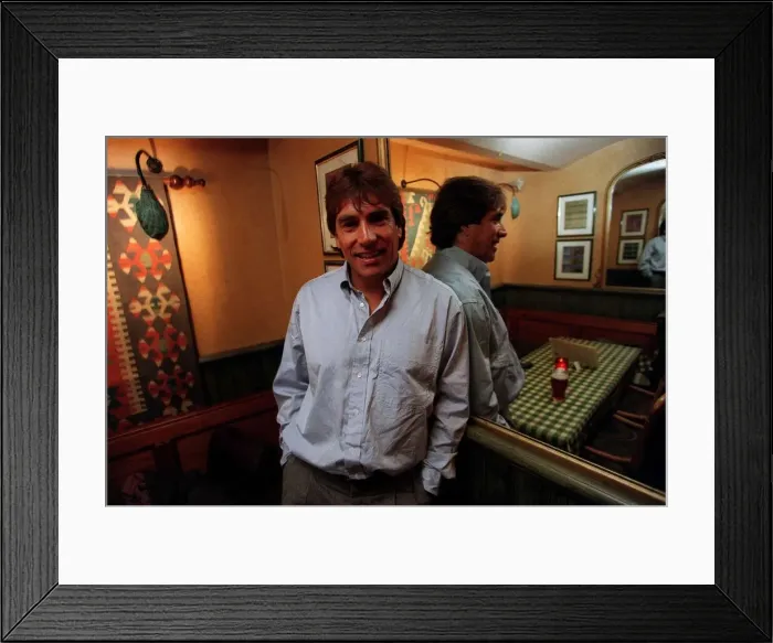 Framed Print : John Inverdale TV Presenter October 1998 Presenter of On Side on ITV sporting Framed Print : John Inverdale TV Presenter October 1998 Presenter of On Side on ITV sporting