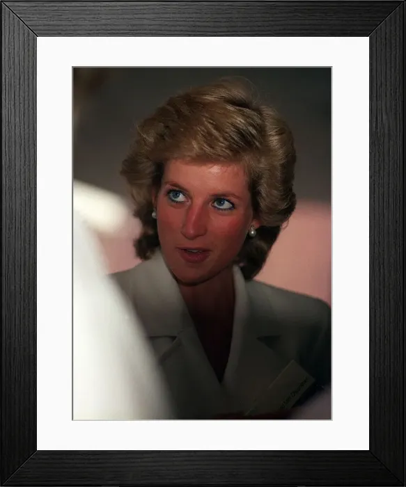 Framed Print : Princess Diana at Ambulance Headquarters, 7th July 1989 Framed Print : Princess Diana at Ambulance Headquarters, 7th July 1989