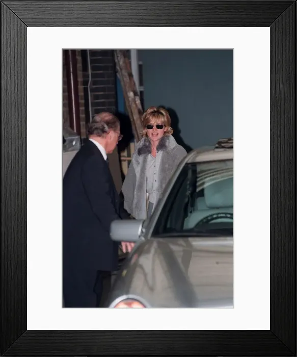 Framed Print : Anthea Turner TV Presenter January 1999 Getting into the back of a silver mercedes Framed Print : Anthea Turner TV Presenter January 1999 Getting into the back of a silver mercedes