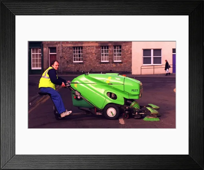 Framed Print : THE GREEN MACHINE AND STUART HARDEN JANUARY 1998 Framed Print : THE GREEN MACHINE AND STUART HARDEN JANUARY 1998