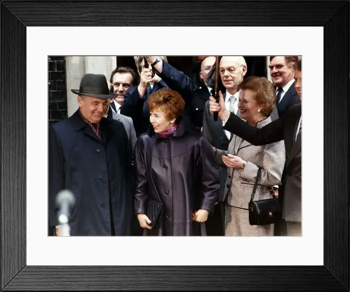 Framed Print : Mikhail and Raisa Gorbachev visit England 1989 Framed Print : Mikhail and Raisa Gorbachev visit England 1989