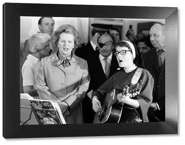 Margaret Thatcher July 1980 visits Toynbee Hall in the East End singing with a nun