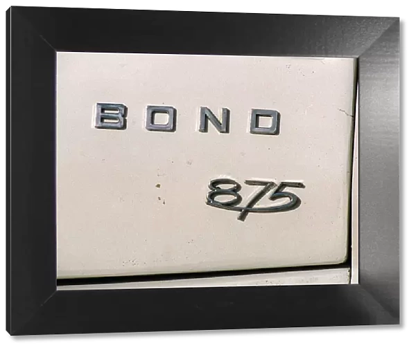 Bond car 875cc logo emblem April 1998