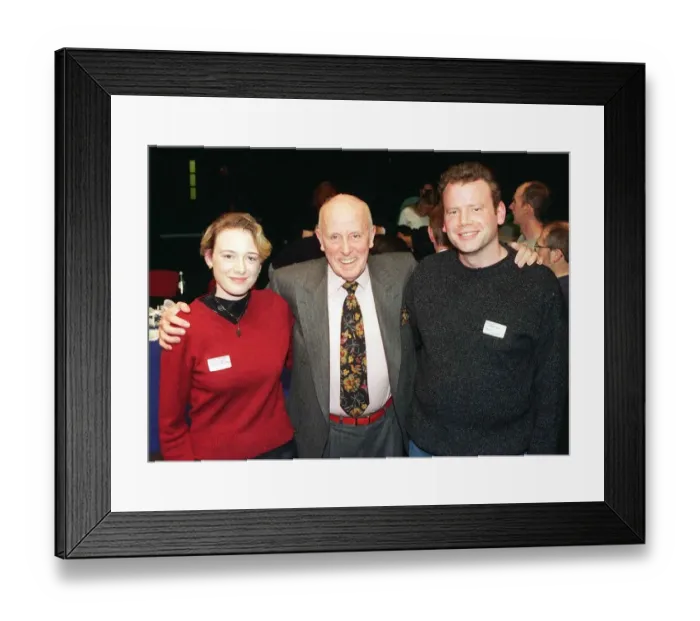 Framed Print : Richard Wilson actor January 1998 with two of the Record marathon team June Anne Clisham Framed Print : Richard Wilson actor January 1998 with two of the Record marathon team June Anne Clisham