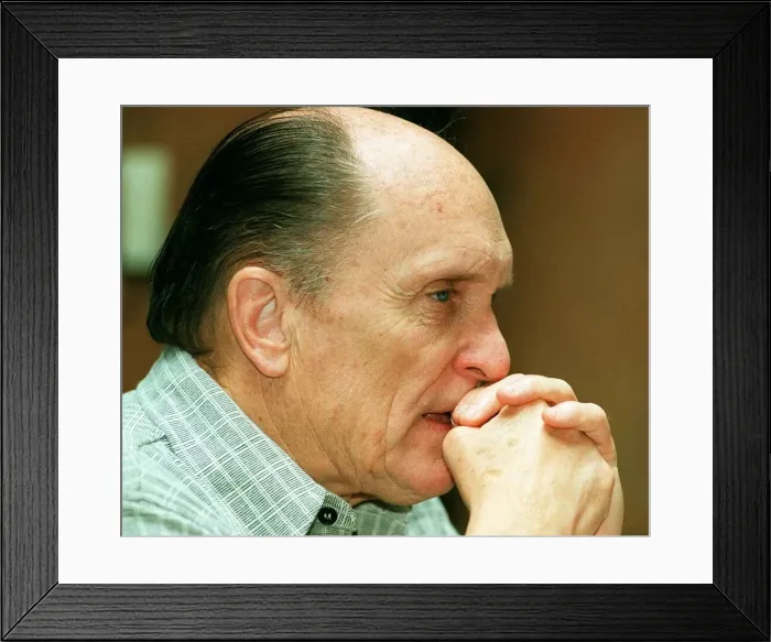Framed Print : Actor Robert Duvall in Glasgow May 1998 hands clasped at face biting nail Framed Print : Actor Robert Duvall in Glasgow May 1998 hands clasped at face biting nail