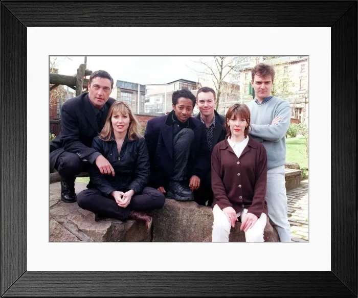 Framed Print : Invasion Earth Photocall April 1998 - pic shows L to R Vincent Regan Maggie O neill Framed Print : Invasion Earth Photocall April 1998 - pic shows L to R Vincent Regan Maggie O neill