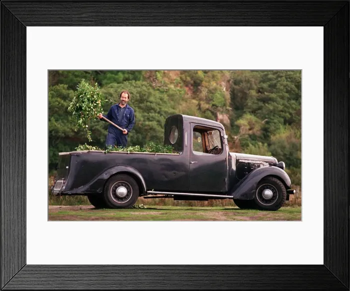 Framed Print : AUSITN 18 HEARSE ROAD RECORD OCTOBER 1997 MOTORING SUPPLEMENT PETER HEASON FROM MILLPORT Framed Print : AUSITN 18 HEARSE ROAD RECORD OCTOBER 1997 MOTORING SUPPLEMENT PETER HEASON FROM MILLPORT