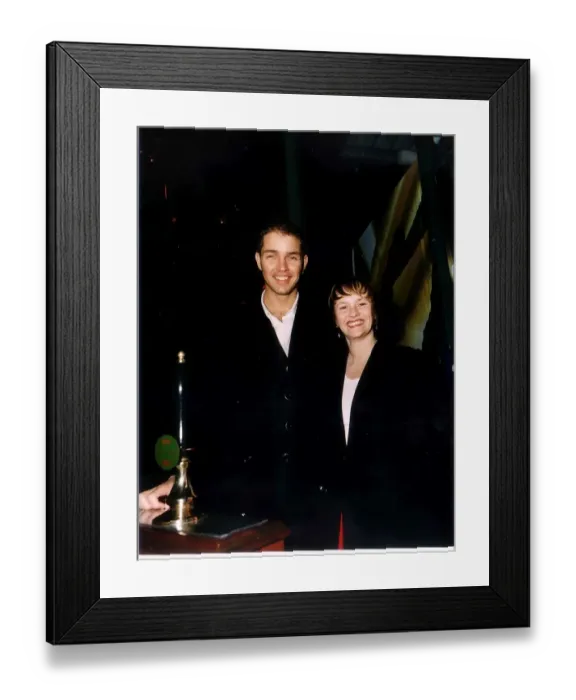 Framed Print : Julia Fawcett with actor Michael Marsden November 1997 Coronation Street set beer hand