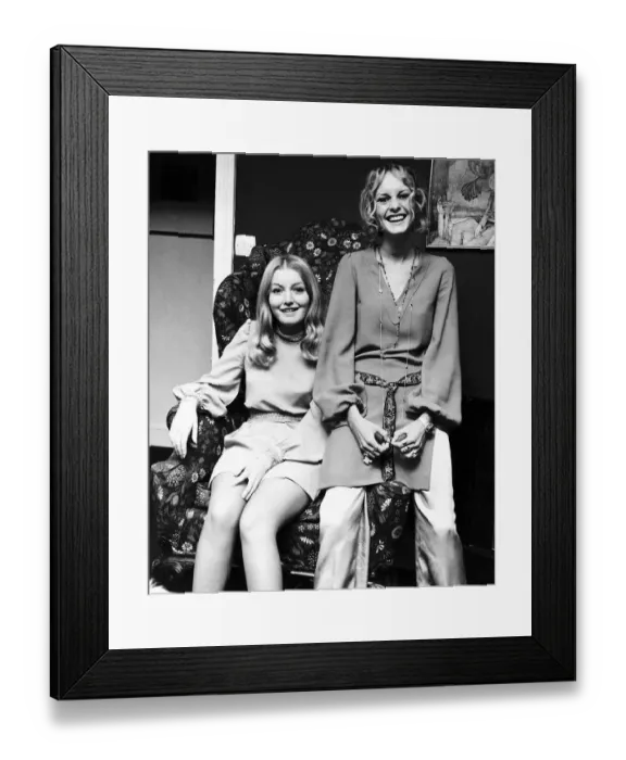 Framed Print : Twiggy model and actress with Mary Hopkin singer sitting on chair