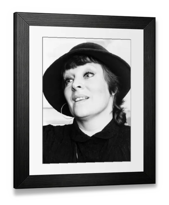 Framed Print : Sheila Davis Ex-wife of John Bindon the actor due to appear at the Old Bailey on a murder