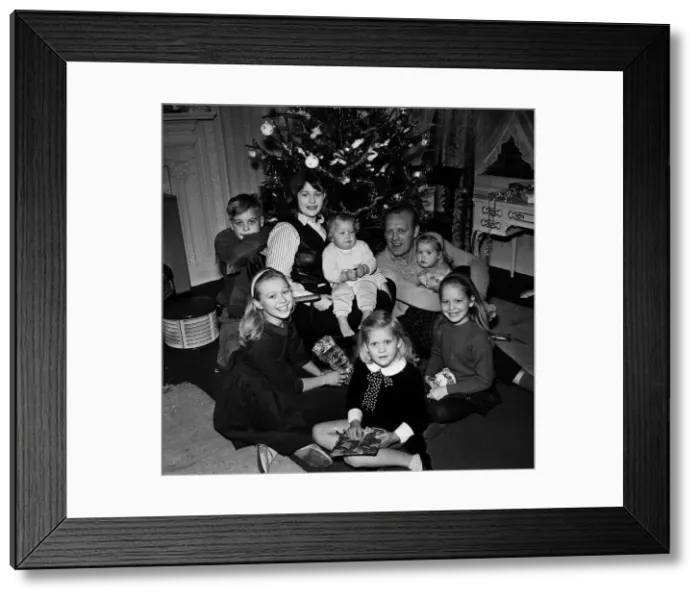 Framed Print : Joss Ackland Actor with family at Christmas Framed Print : Joss Ackland Actor with family at Christmas