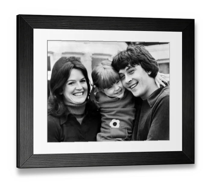 Framed Print : Richard Beckinsale TV actor with his girlfriend Judy Loe and young daughter Katie (3 1  /  2