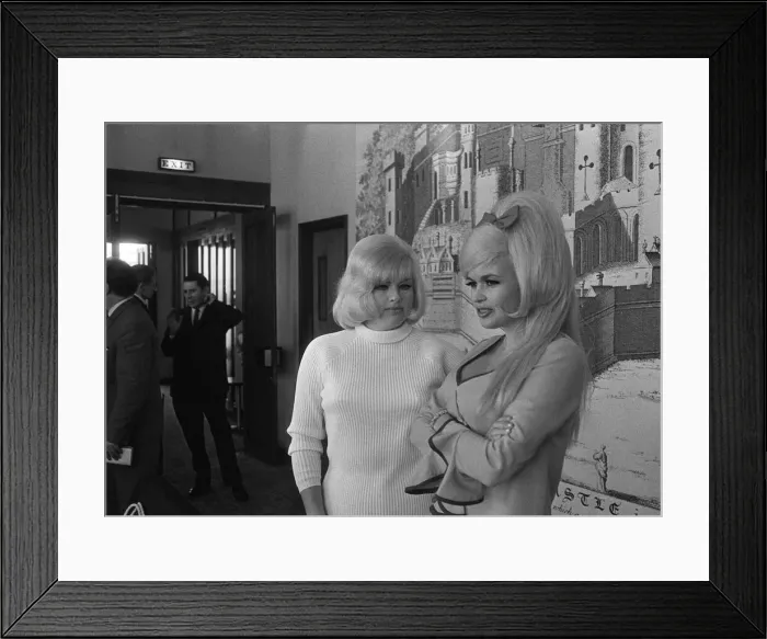 Framed Print : Diana Dors May 1967 actress with Jayne Mansfield In a Leeds Hotel Framed Print : Diana Dors May 1967 actress with Jayne Mansfield In a Leeds Hotel