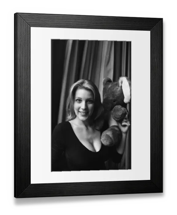Framed Print : Diana Weston, Jan 1977 Actress A©Mirrorpix Framed Print : Diana Weston, Jan 1977 Actress A©Mirrorpix